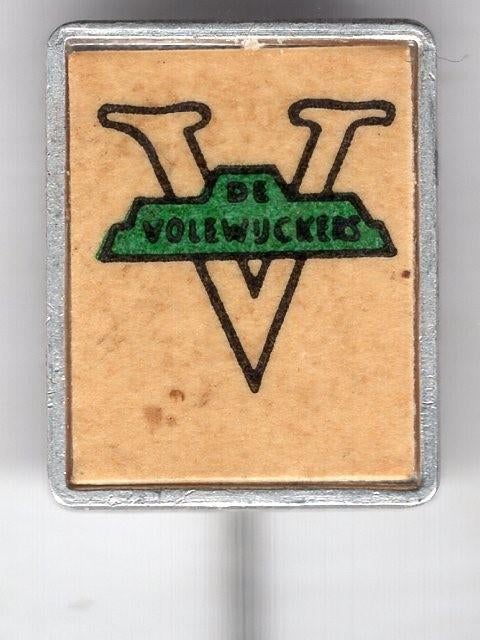 Volewijckers papier op alu voetbalclub speldje( Y_168 ), Verzenden, Zo goed als nieuw, Sport, Speldje of Pin