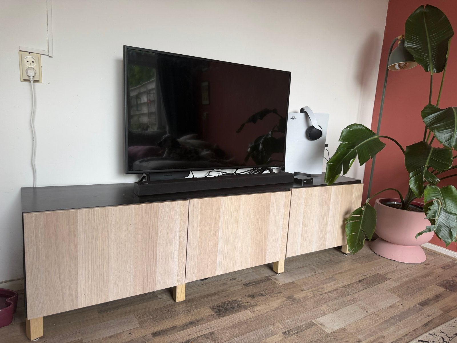 IKEA Besta TV meubel met 3 kasten en zwart blad, Ophalen, Gebruikt, 150 discs of meer, Hout