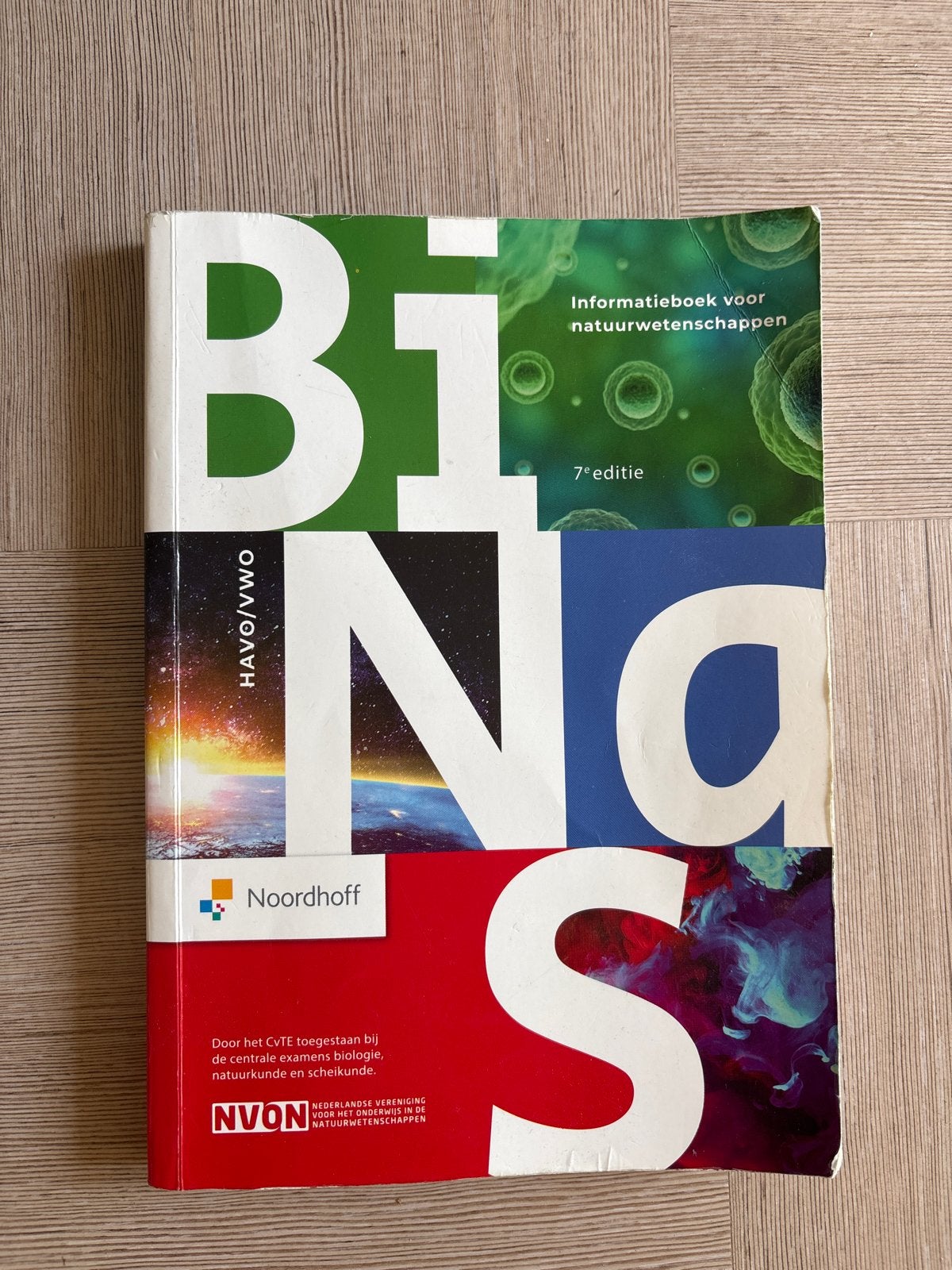 BINAS 7e editie HAVO/VWO - Informatieboek natuurwetenschappe, Boeken, Ophalen of Verzenden, Beta, Gelezen, Overige niveaus