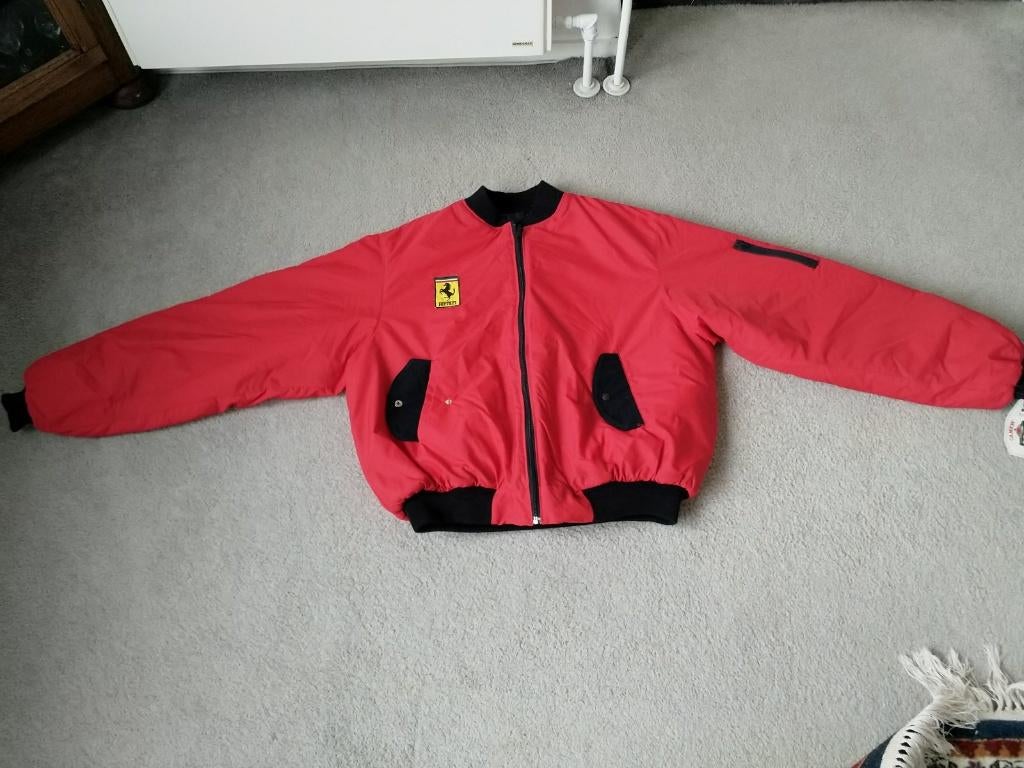 FERRARI bomber jacket maat s/m nieuw ongedragen, Maat 48/50 (M), Overige typen, Nieuw, Ophalen of Verzenden