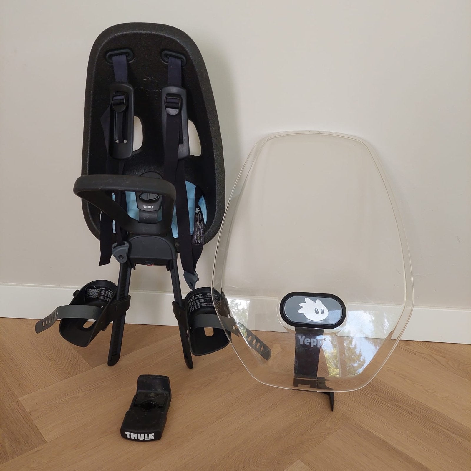 Thule Yepp Nexxt Mini Fietszitje met Windscherm, Ophalen, Voetsteuntjes, Zo goed als nieuw, Voorzitje