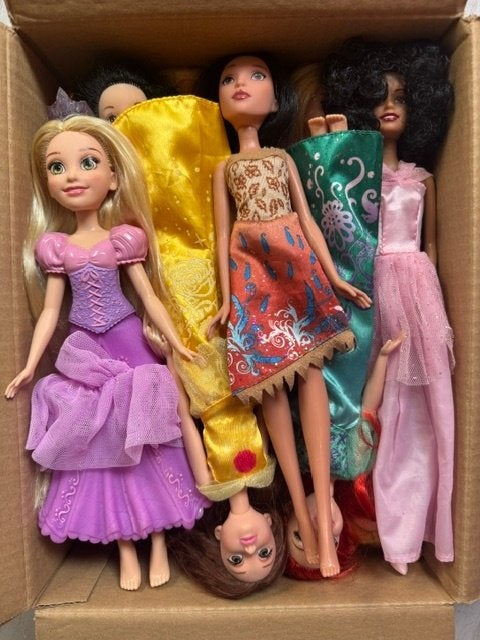 doosje nette barbie popjes, 18 verschillende, Ophalen of Verzenden, Gebruikt, Barbie