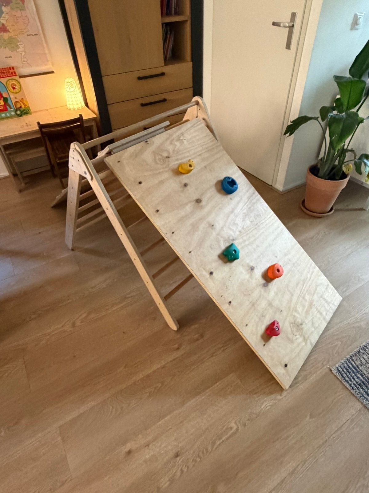 Degelijk en mooi houten klimrek (pickler driehoek), Ophalen, Zo goed als nieuw, Jongen of Meisje