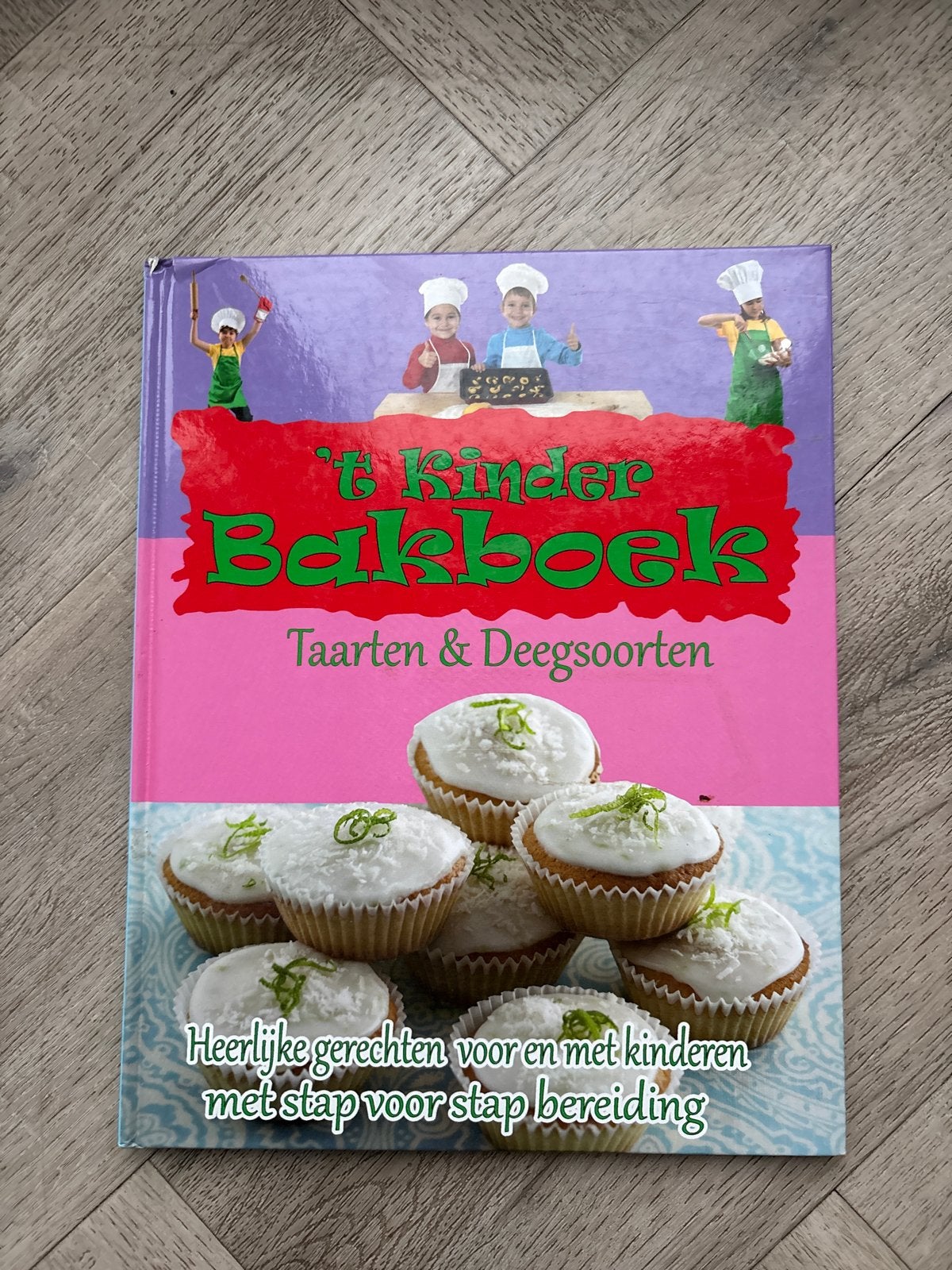 Het Kinder Bakboek: Taarten & Deegsoorten, Ophalen, Zo goed als nieuw, Overige gebieden, Taart, Gebak en Desserts