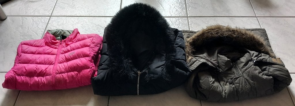 €20 - Pakket 11 - 3 meisjesjassen (Mountain Peak, Guess), Kinderen en Baby's, Ophalen, Zo goed als nieuw