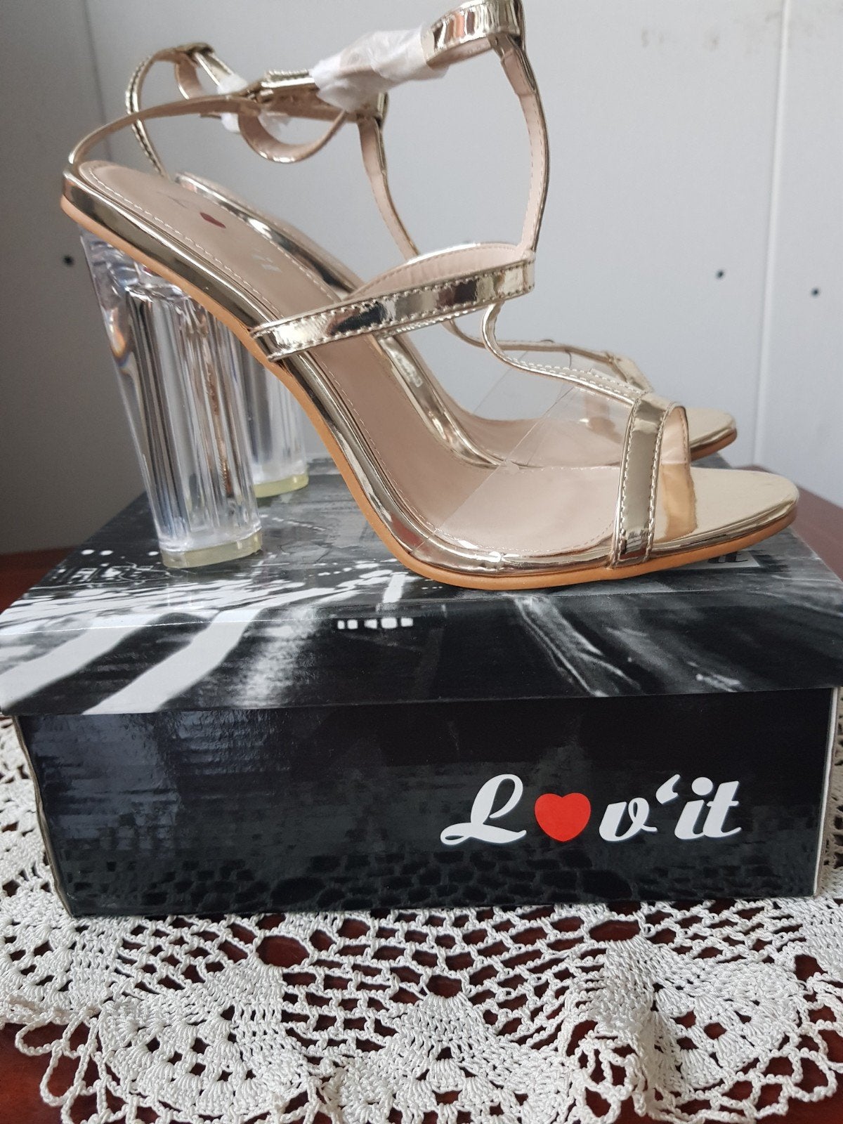 Nieuwe gouden sandalen met doorzichtige hak - Lov'it, Ophalen of Verzenden