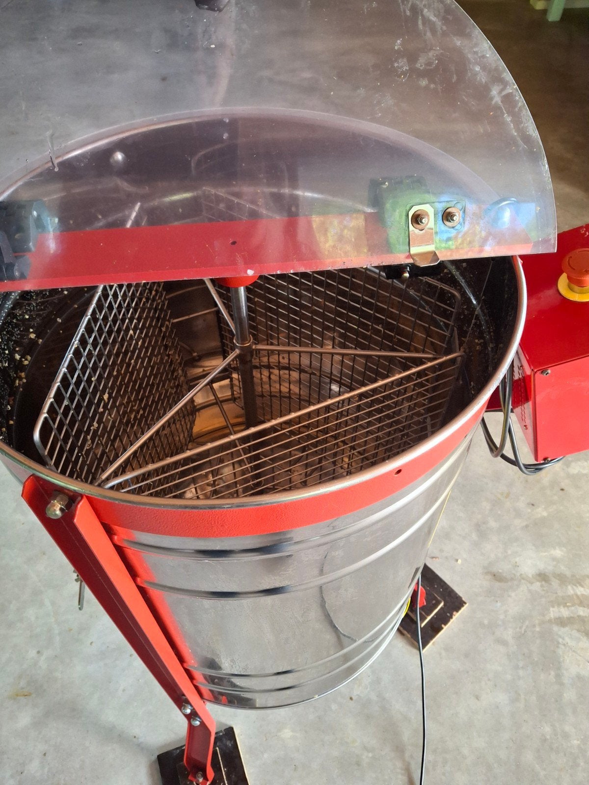 Honingslinger lyson 750€ is nog te koop, Bijen