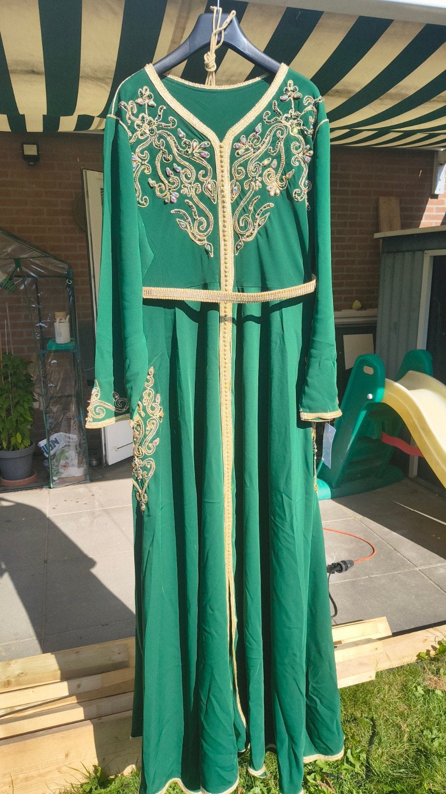 Prachtige Groene Kaftan met Gouden Borduurwerk, Maat 38/40 (M), Nieuw, Ophalen of Verzenden, Onbekend