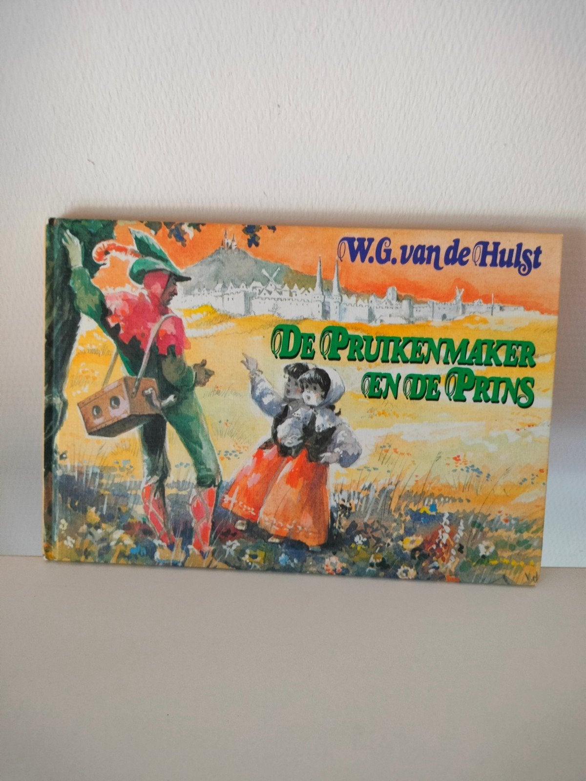 De Pruikenmaker en de Prins - W.G. van de Hulst, Ophalen of Verzenden, Gelezen, W.G. van de Hulst