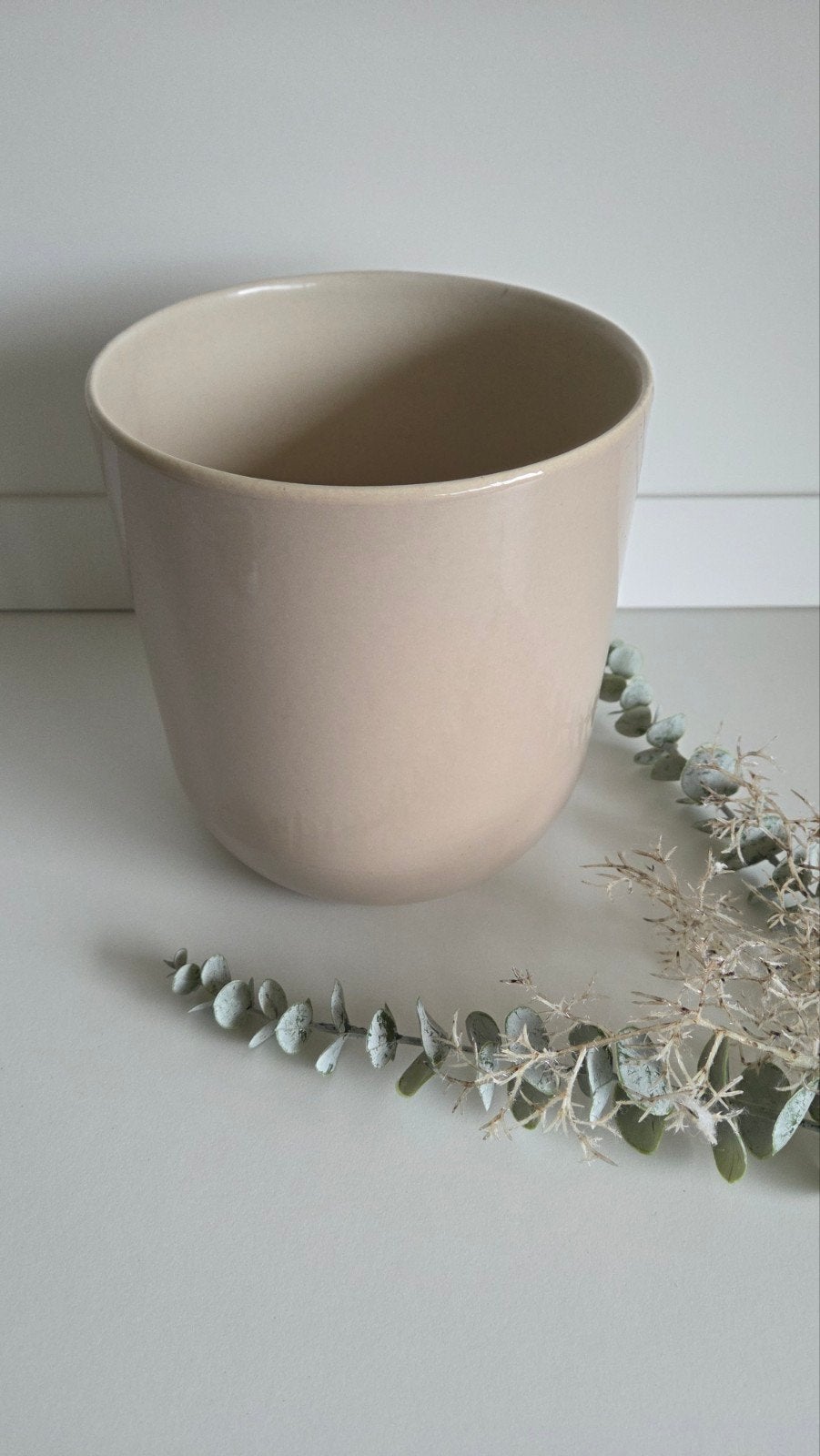 Middelgrote keramische bloempot beige H:20cm B:18cm, Ophalen, Gebruikt, Rond, Binnen