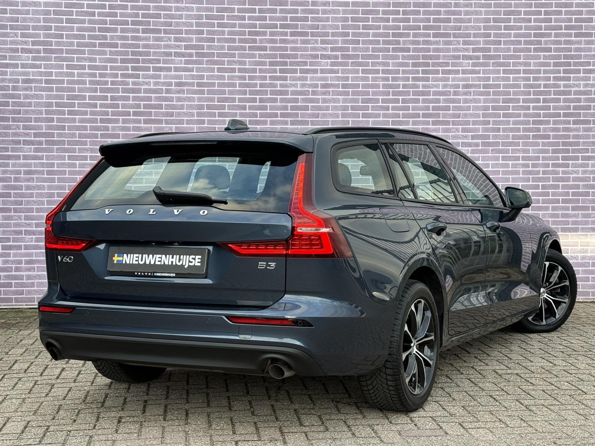 Volvo V60 2.0 B3 Essential Edition | Parkeercamera | Stoel/s, Auto's, Euro 6, 4 cilinders, 1969 cc, 163 pk