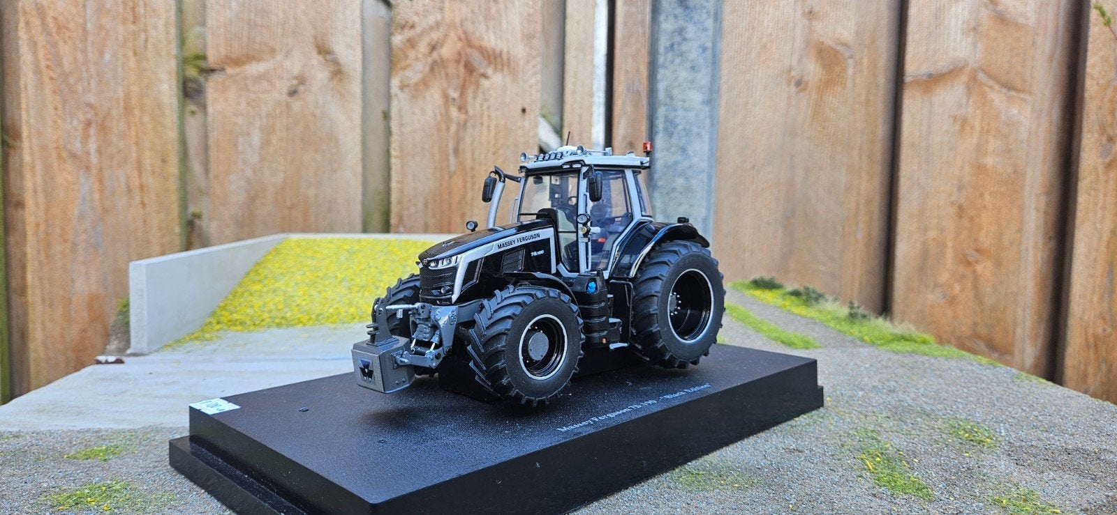 Verbouwde Massey Ferguson 7S.190 Black Edition 1:32, Hobby en Vrije tijd, Ophalen of Verzenden, Nieuw, Tractor of Landbouw, Universal Hobbies