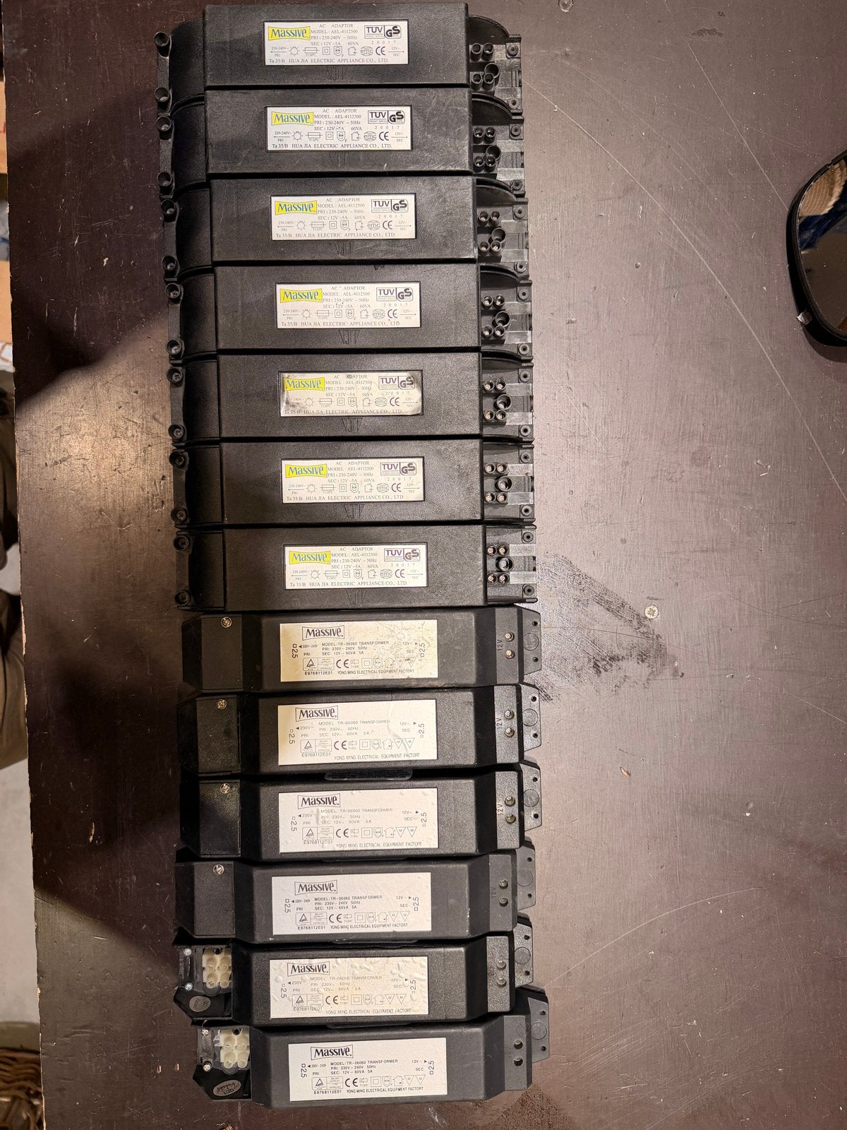 13 stuks Massive AC Adapters AEL-4112500 - 12V 5A 60VA, Ophalen of Verzenden, Gebruikt, Zwart, Overige merken
