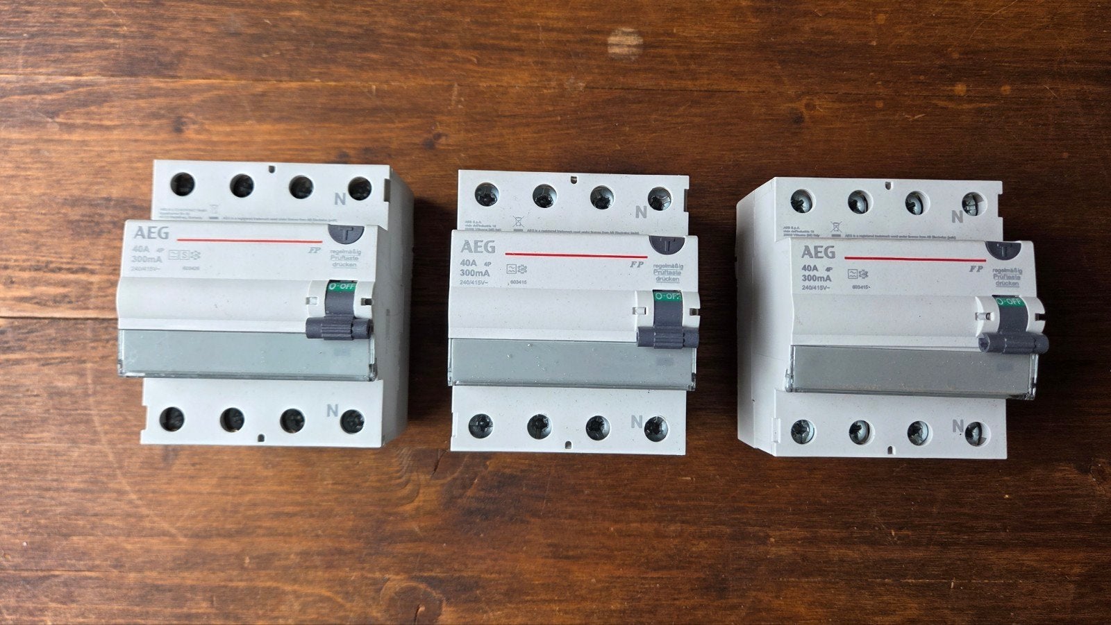 AEG 40A 300mA 3p+n aardlekschaakelaar, Ophalen, Zo goed als nieuw