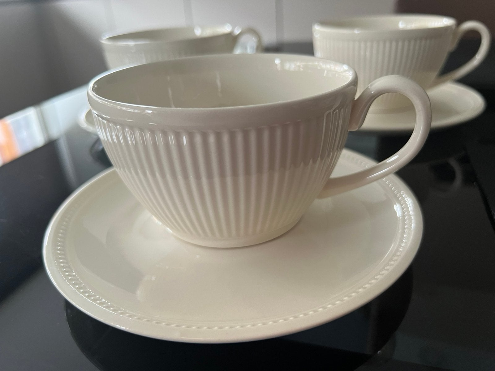 3 Wedgwood soepkommen met schotels, Keramiek, Nieuw, Ophalen of Verzenden, Kop(pen) en/of Schotel(s)