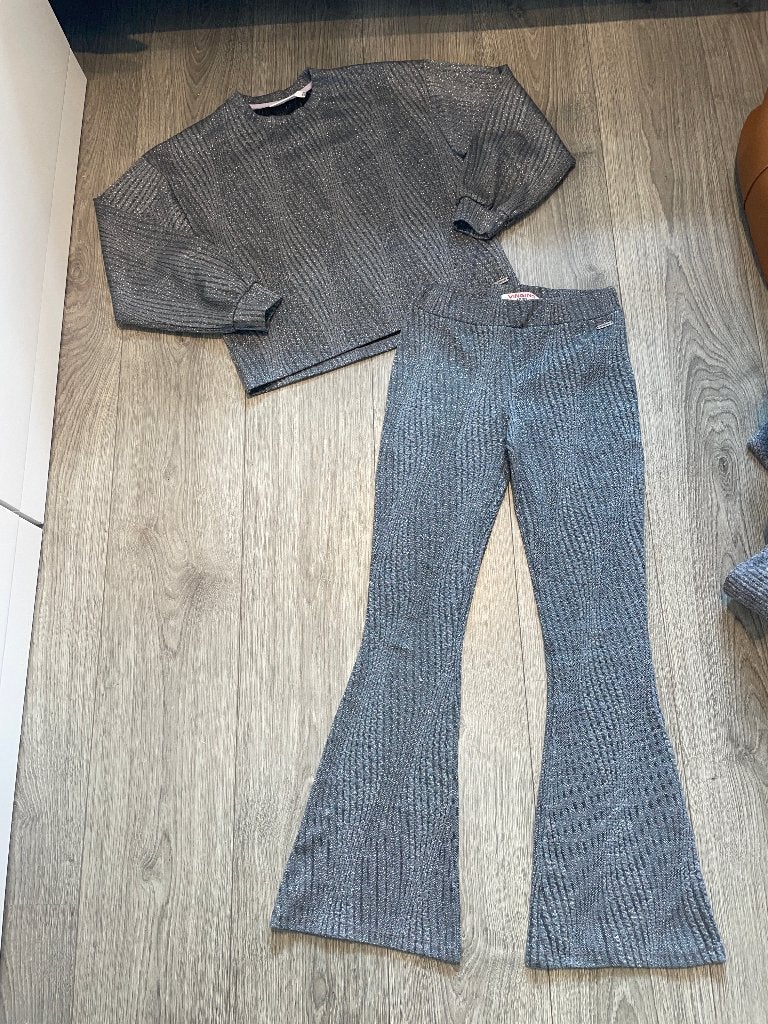 VINGINO meisjes grijze set flared broek en trui mt 146 / 152, Meisje, Ophalen of Verzenden, Zo goed als nieuw, Setje