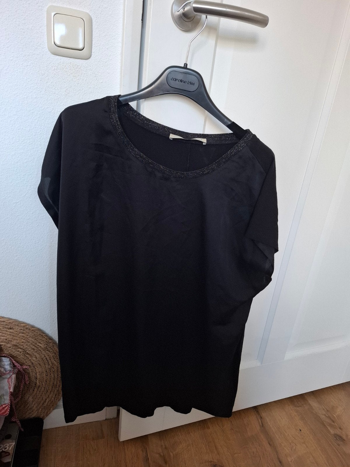 Zwart T-shirt met glitterhals van Oui maat 42, Verzenden, Zwart, Maat 42/44 (L), Zo goed als nieuw