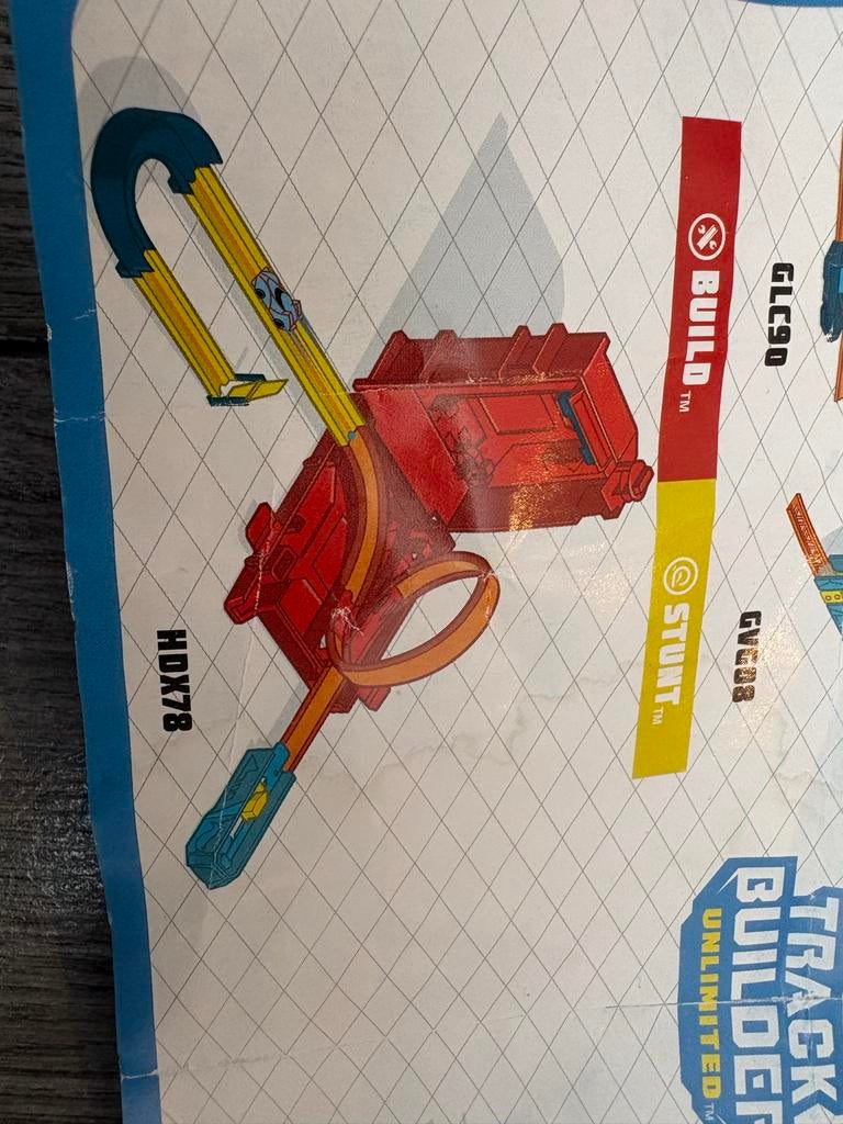Hot Wheels Track Builder koffer en grote auto's, Kinderen en Baby's, Speelgoed | Speelgoedvoertuigen, Ophalen, Gebruikt