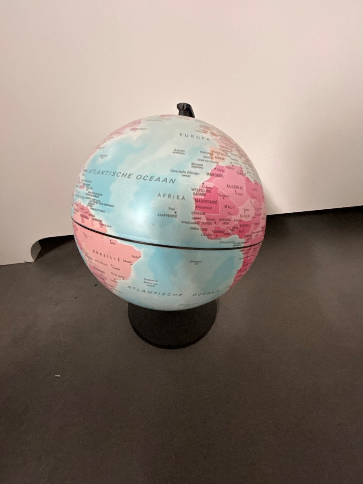 Mooie wereldbol, Huis en Inrichting, Woonaccessoires | Wereldbollen, Zo goed als nieuw, Interactief, Ophalen of Verzenden
