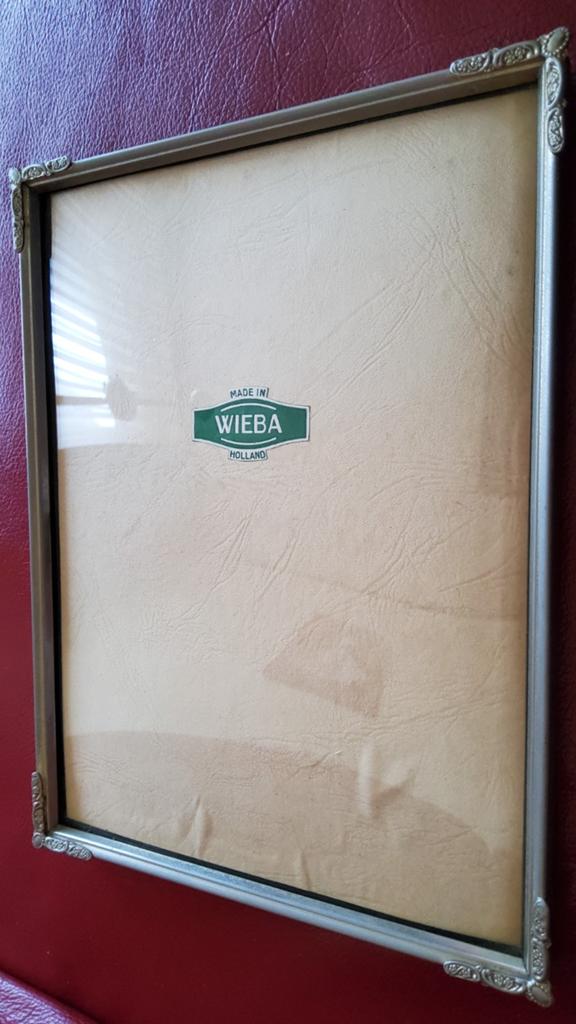 Groot antiek zilver kleur fotolijstje bol glas gemerkt Wieba, Ophalen of Verzenden