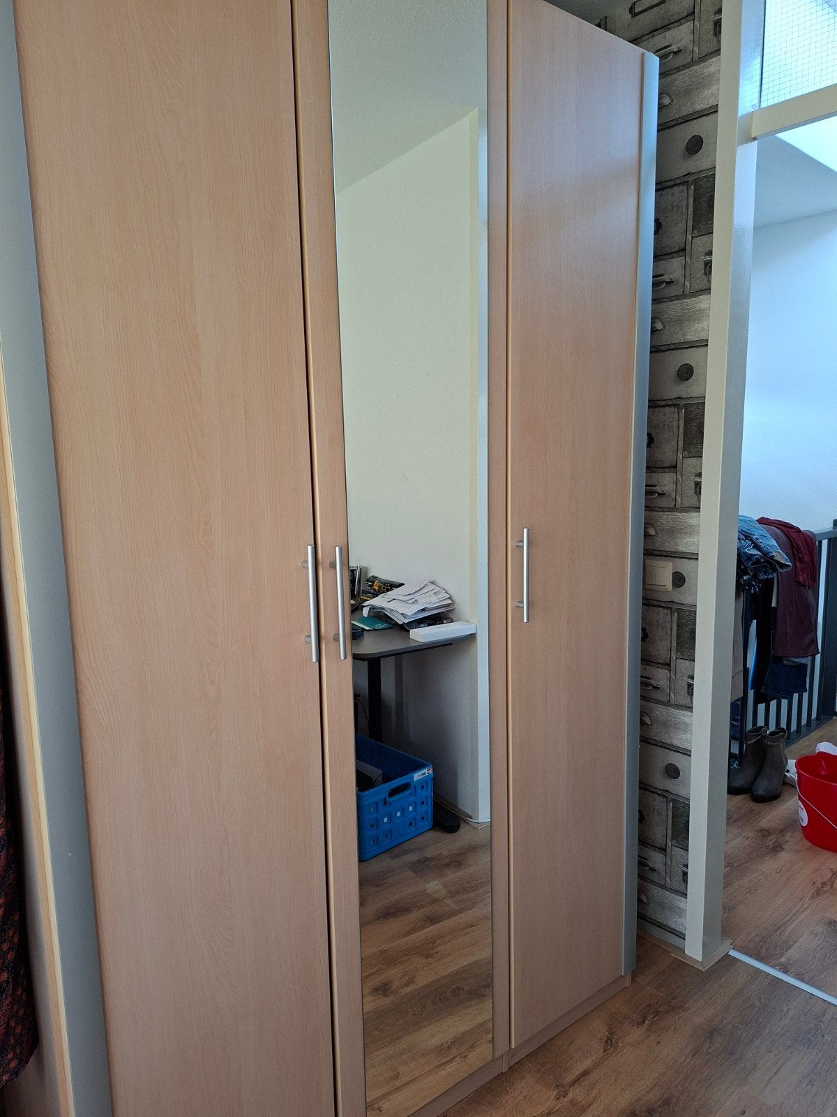 3-deurs kledingkast met spiegel en veel opbergruimte, Huis en Inrichting, Kasten | Kledingkasten, Ophalen, Met deur(en), 100 tot 150 cm