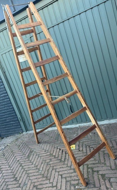 Prachtige oude houten Vintage A-trap., Ophalen