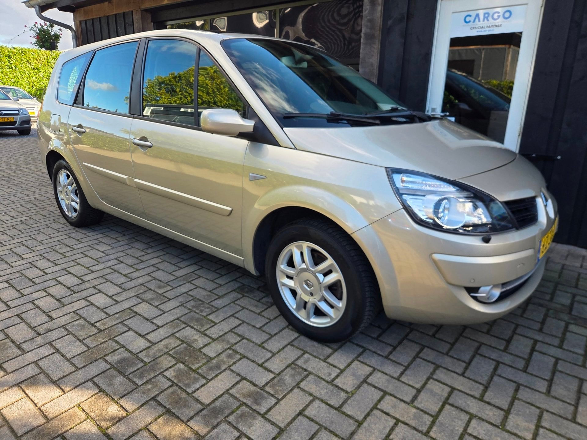 Renault Grand Scénic 1.6-16V Tech Line *GERESERVEERD*, Auto's, Gebruikt, 4 cilinders, Leder en Stof, Beige