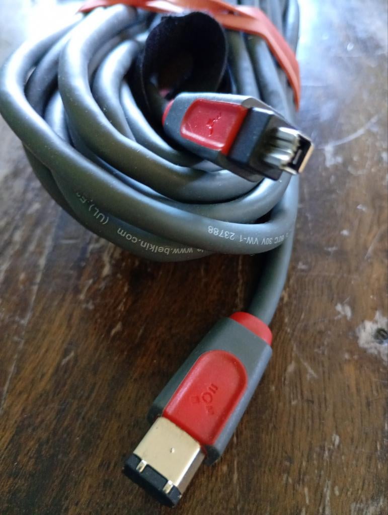 Belkin FireWire kabel (IEEE 1394) met adapter, Audio, Tv en Foto, Audiokabels en Televisiekabels, Gebruikt, Overige kabels, 2 tot 5 meter