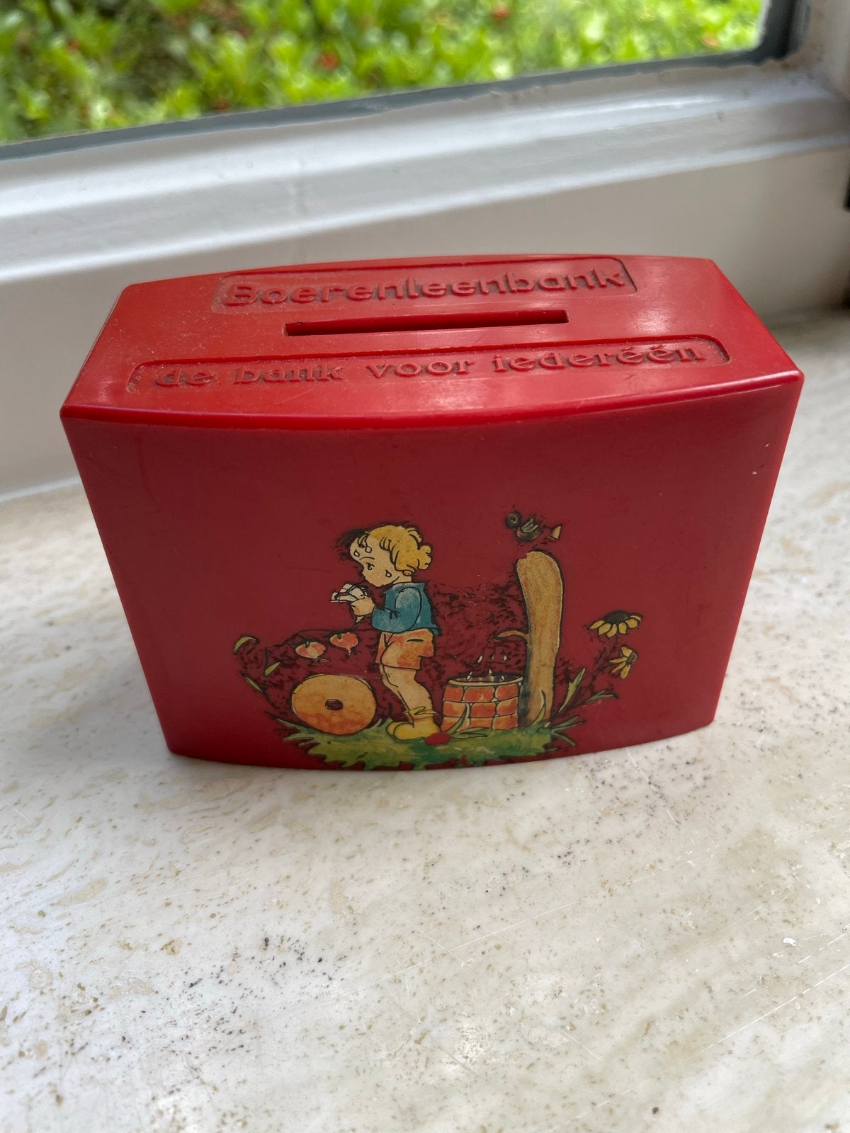 Vintage Boerenleenbank spaarpot - Rood kunststof, Verzamelen, Spaarpotten, Gebruikt, Overige thema's, Kunststof, Ophalen of Verzenden