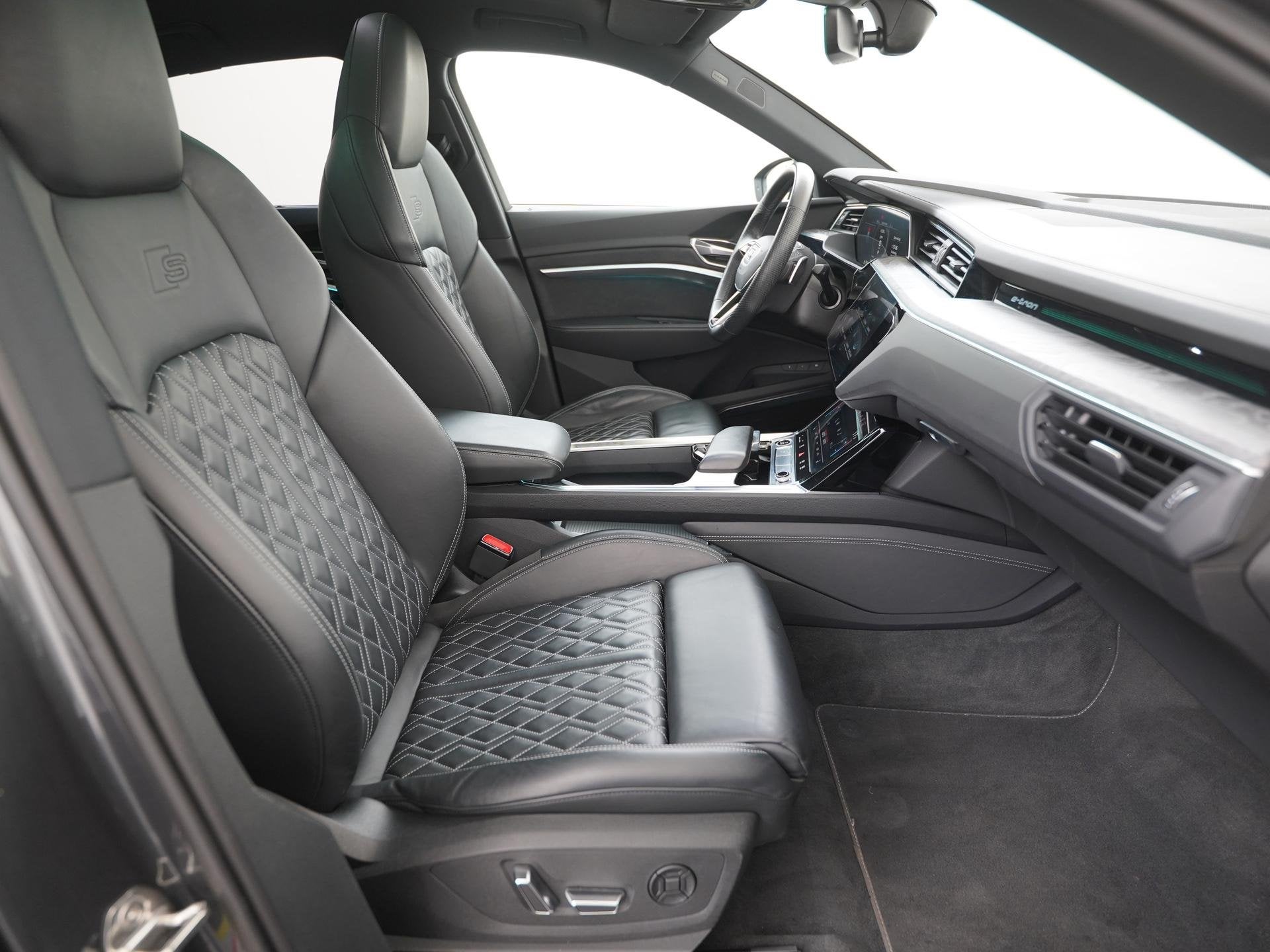 Audi e-tron Sportback 55 quattro S-Line 95 kWh | Black Style, Auto's, Automaat, 12 maanden, Leder, Vierwielaandrijving