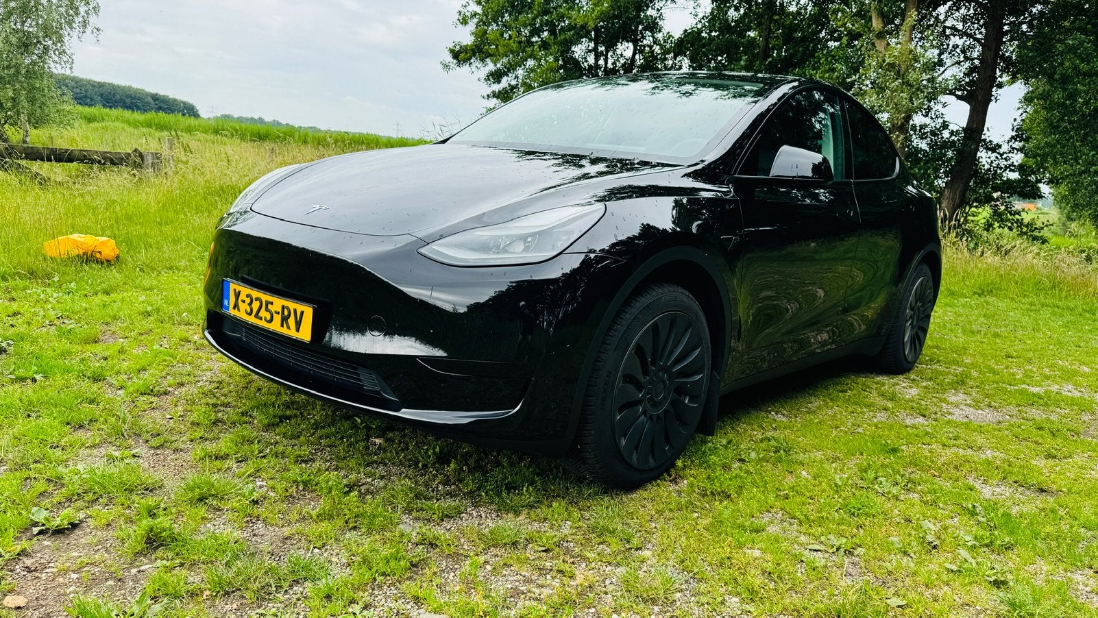 Tesla Model Y RWD 2024 -Zwart -60000 km -Trekhaak -Topstaat!, Auto's, Tesla, Automaat, Achterwielaandrijving, 23 min, 375 min
