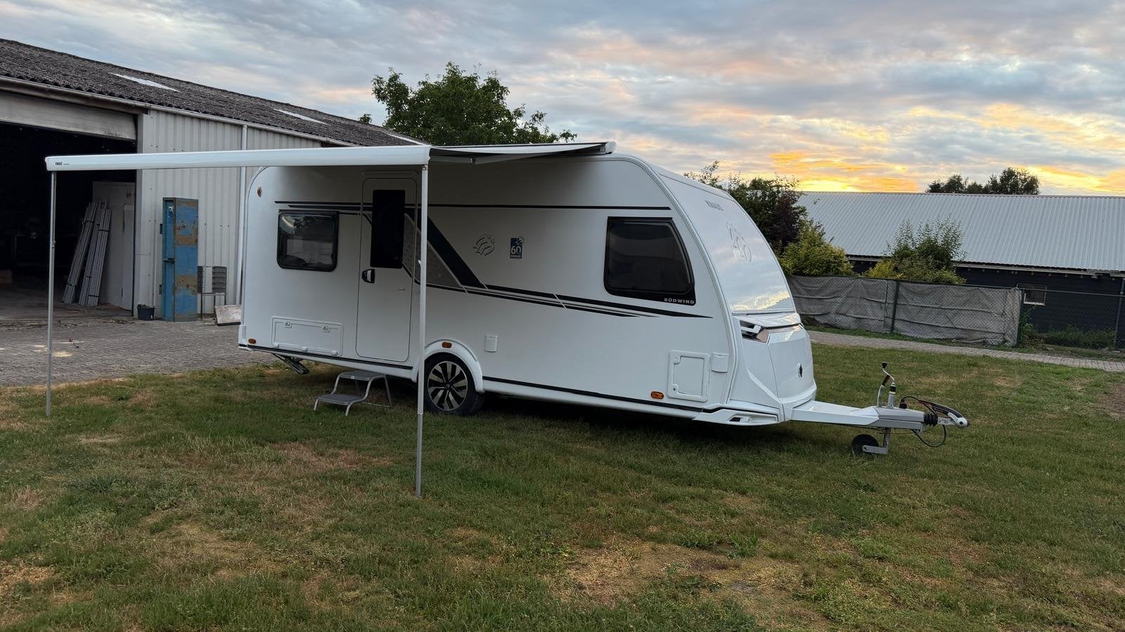 Knaus sudwind W01 60 jahre 60 jahre mover, airco, luifel, ga, Vast bed, Kruizemunt 22
7892AB  KLAZIENAVEEN, NL, Rondzit, Autobedrijf van Veggel