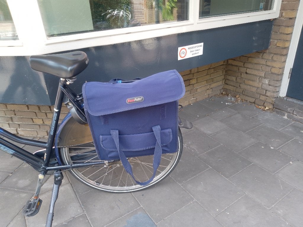 te koop gevraagd blauwe fietstas, Fietsen en Brommers, Fietsaccessoires | Fietstassen, Ophalen, Gebruikt