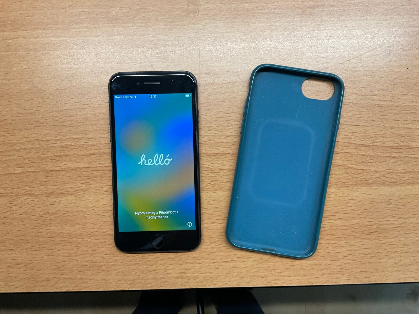 iPhone 8 met hoesje, oortjes en kabeltjes, Gebruikt, Zwart, Ophalen of Verzenden, 64 GB