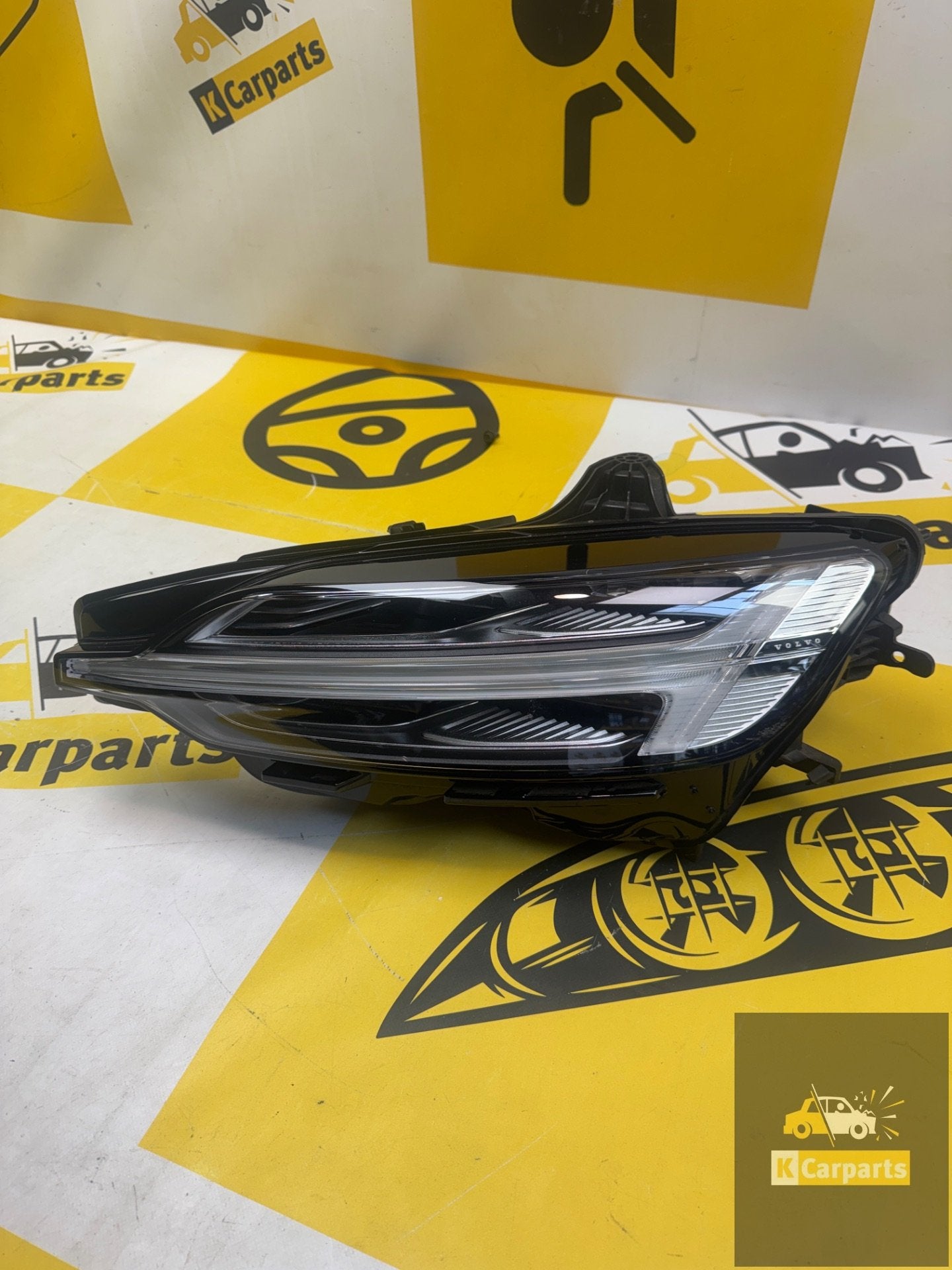 VOLVO V60 II S60 III Koplamp Links FULL LED ACTIVE 22025905, Gebruikt, Gunnar Engellaus vag 8
405 31  Gothenburg, SE, Info@volvocars.com