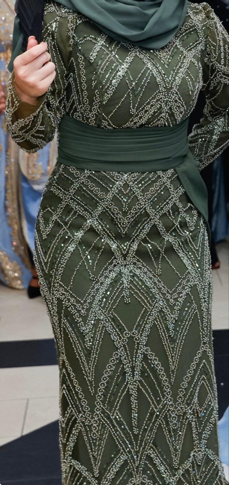 Prachtige Groene Galajurk met Kralen en Hijab, Maat 38/40 (M), Galajurk, Ophalen of Verzenden, Gedragen