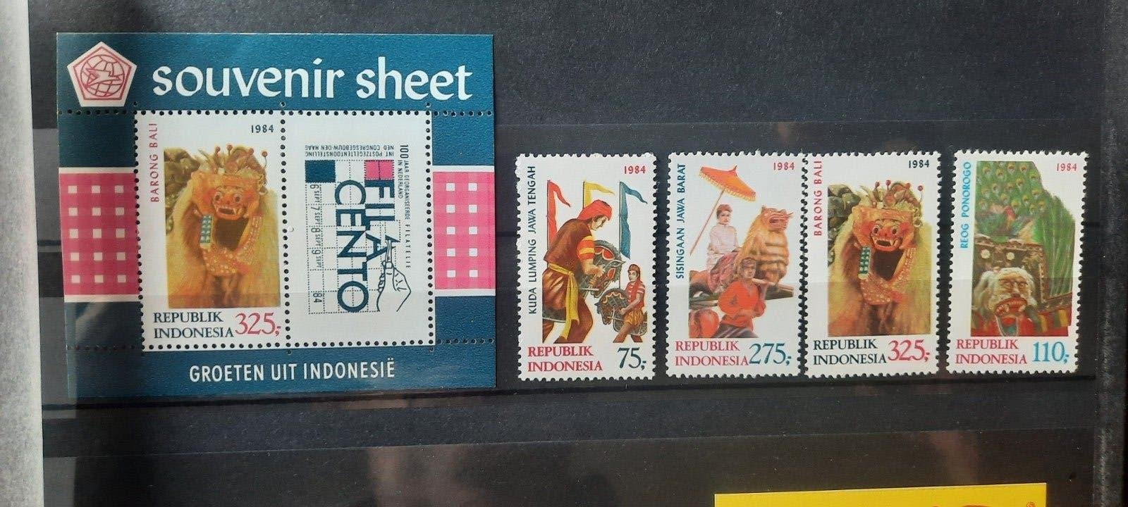 Indonesië: Souvenirvel en losse zegels (1984), Ophalen of Verzenden, Postfris, Zuidoost-Azië