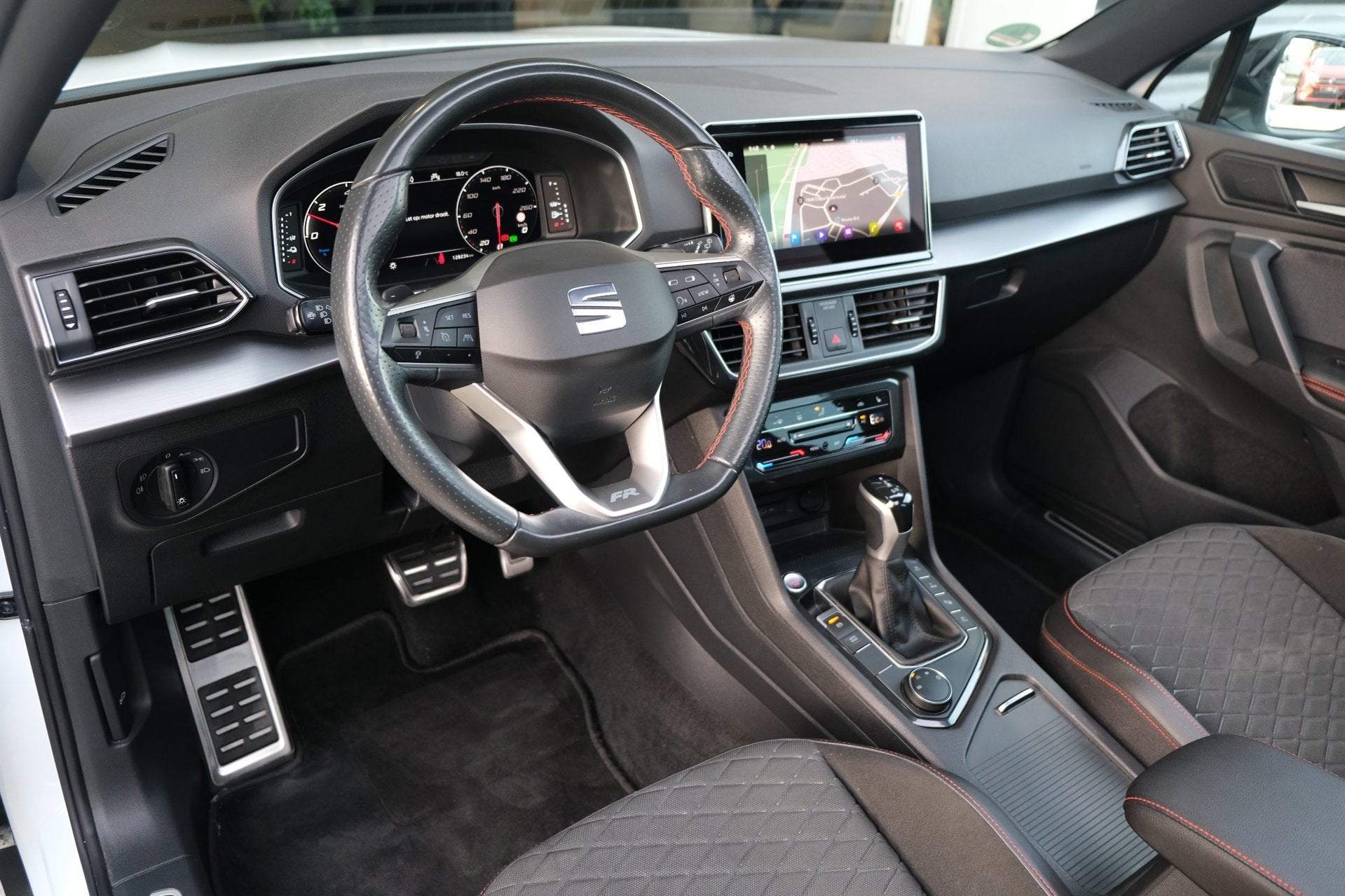 Seat Tarraco 1.4 TSI e-Hybrid PHEV FR 245PK Pano Trekhaak 36, Auto's, Dealer onderhouden, Gebruikt, Zwart, 4 cilinders