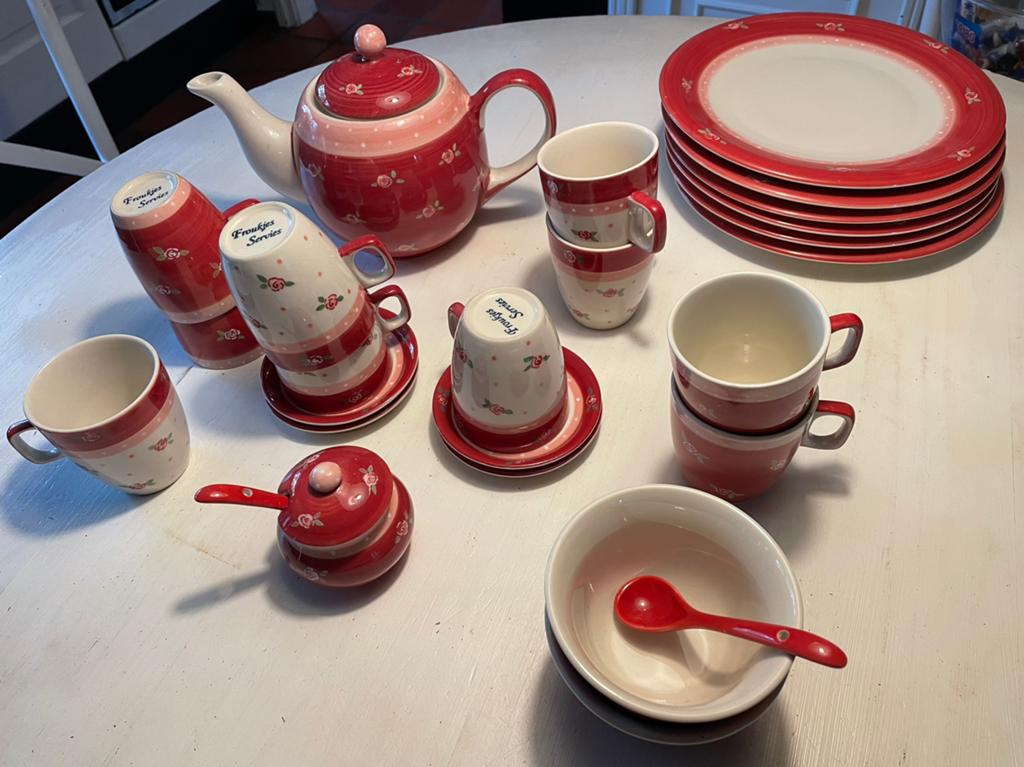 Froukjes servies., Huis en Inrichting, Keuken | Servies, Ophalen of Verzenden, Zo goed als nieuw, Aardewerk, Overige stijlen