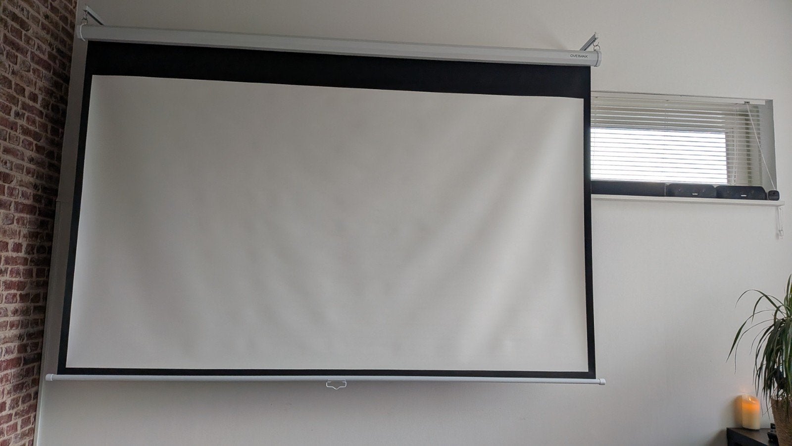 Overmax 100 inch projectiescherm 16:9 + muurbeugels, Ophalen, Handmatig, Zo goed als nieuw