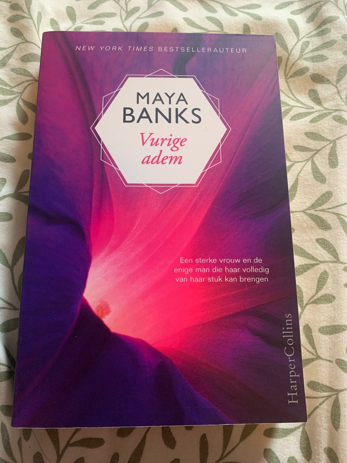 Maya Banks - Vurige adem, Boeken, Romans, Zo goed als nieuw, Nederland, Ophalen of Verzenden