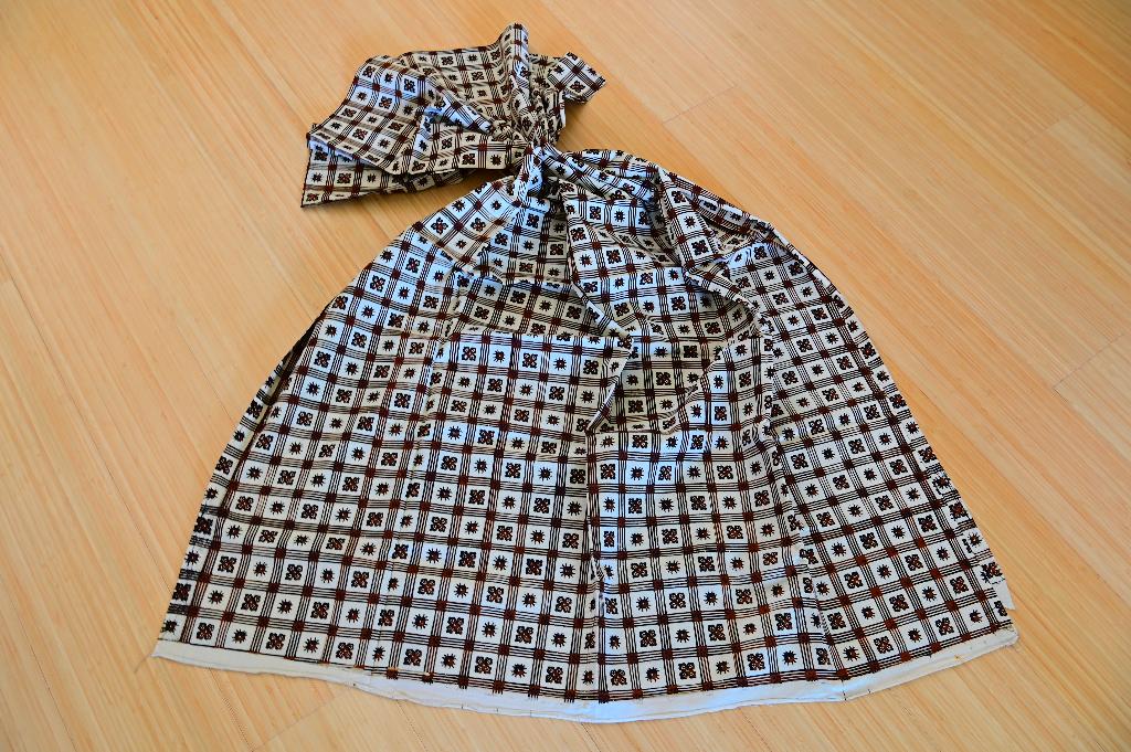 Batik Kain Panjang – Geometrische motieven - Java Indonesie, Hobby en Vrije tijd, Stoffen en Lappen, Bruin, Ophalen of Verzenden