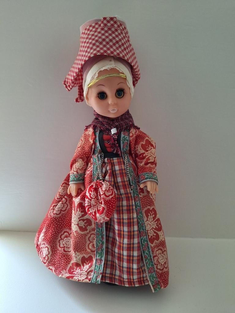 Hindeloopen pop met traditionele klederdracht, Ophalen of Verzenden, Gebruikt, Pop