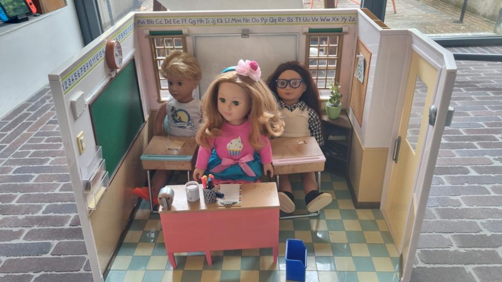 Poppen sets inclusief poppen, Kinderen en Baby's, Speelgoed | Poppen, Ophalen, Zo goed als nieuw