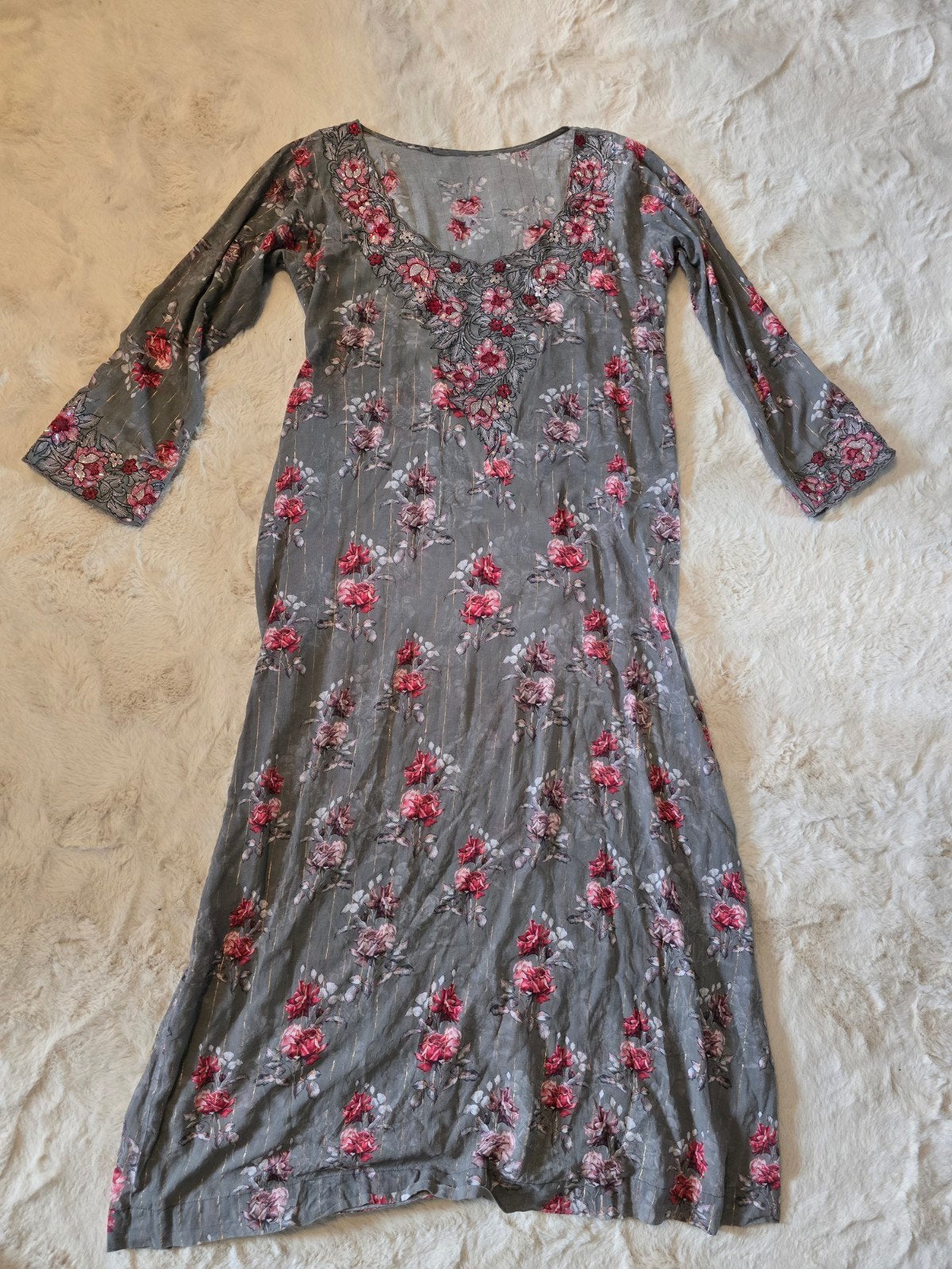 Prachtige Dubai Jurk - Splinternieuw - Maat L/XL, Kleding | Dames, Jurken, Verzenden, Nieuw, Maat 42/44 (L), Grijs
