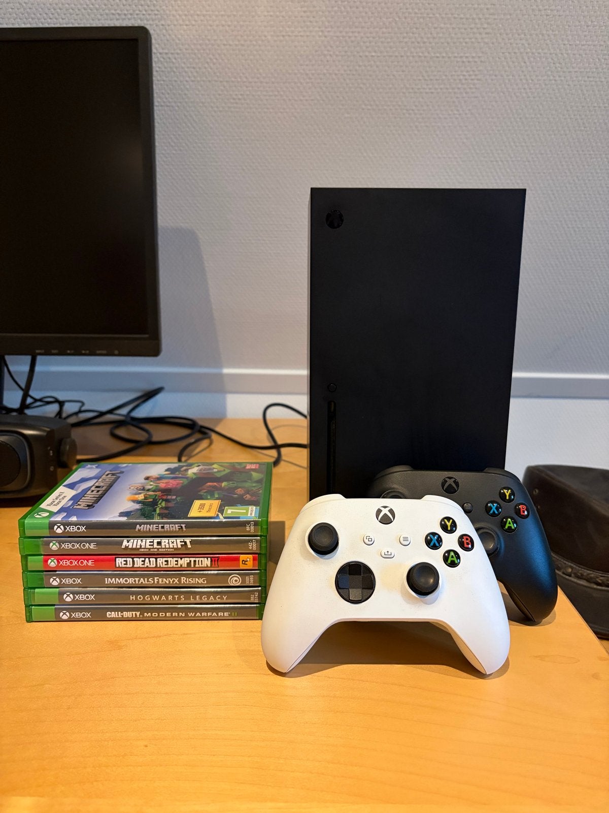 Xbox Series X (2021) met 6 games en 2 controllers