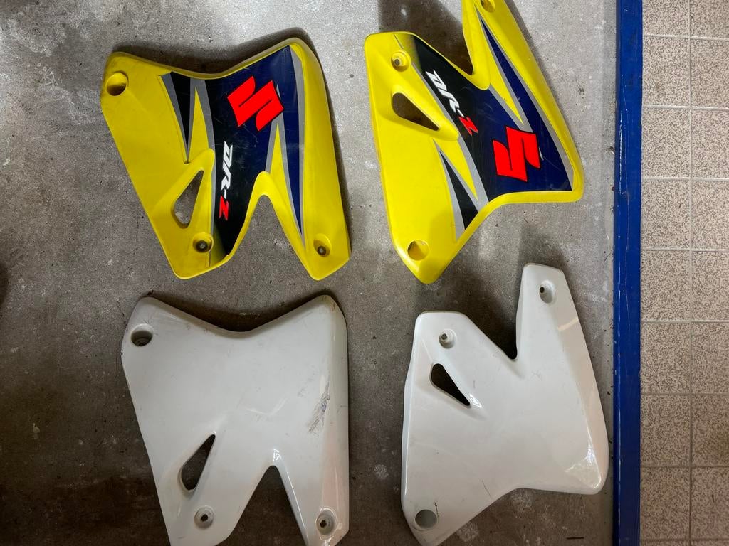 Kappen radiator zijkant suzuki drz400, Motoren, Ophalen of Verzenden, Gebruikt