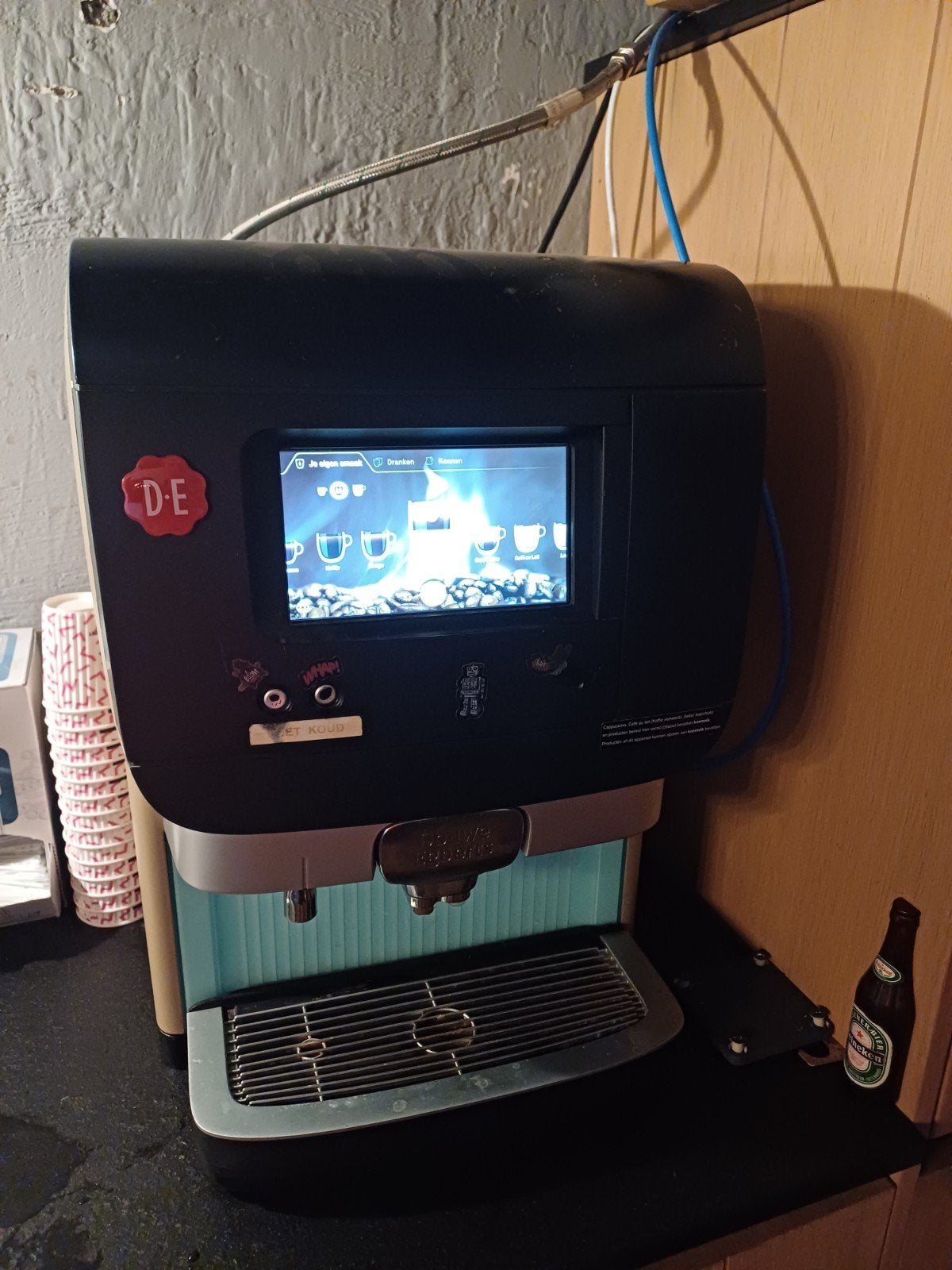 Douwe Egberts Koffiemachine met nieuw pak diepvrieskoffie, Gebruikt, 10 kopjes of meer, Koffiemachine, Koffiebonen