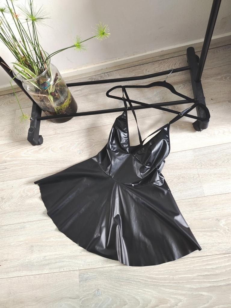 Zwart latex jurkje met uitlopende rok, Zwart, Ophalen of Verzenden, Maat 36 (S), Boven de knie