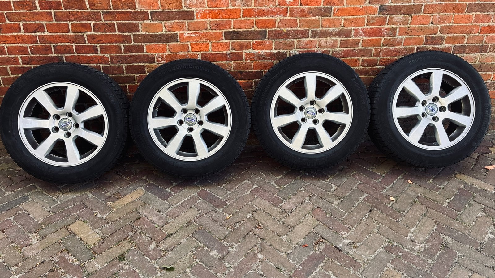 Volvo 16 inch velgen met Continental winterbanden, Auto-onderdelen, Banden en Velgen, Ophalen, Gebruikt, 16 inch, Banden en Velgen